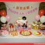 Bear Hugs and Kisses Valentine�s Day Party Theme